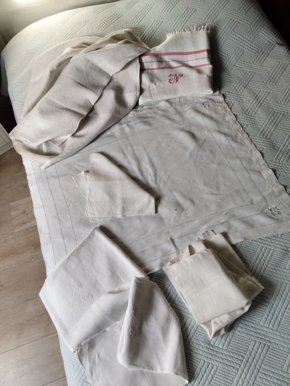 Lote de roupas antigas com desgaste e defeitos – photo 11